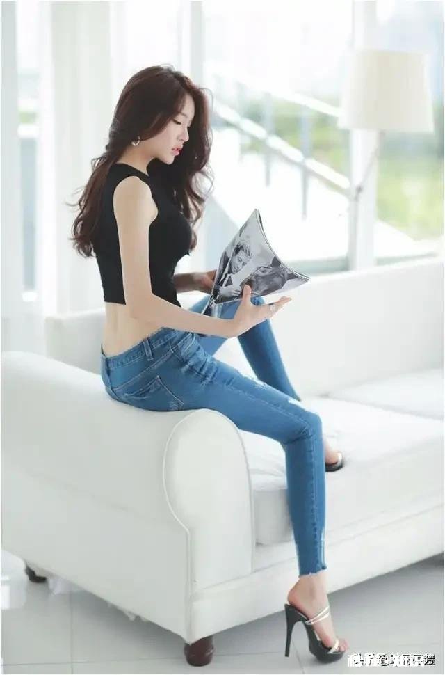 牛仔裤怎么搭配更时髦