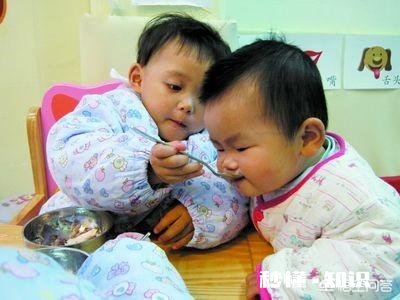 宝宝吃饭越来越多，还要喝奶吗