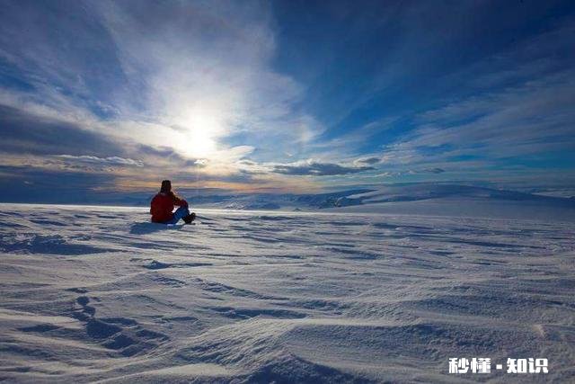 南极点上只有北一个方向,所以太阳最后往哪个方向落