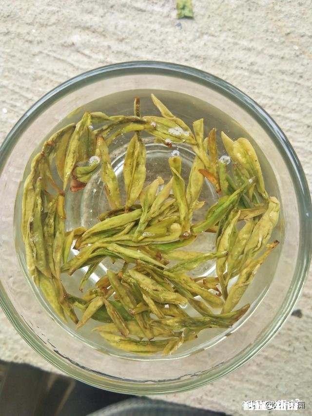 为什么绿茶泡出来的茶汤那么脏，铁观音泡出的茶汤那么清澈