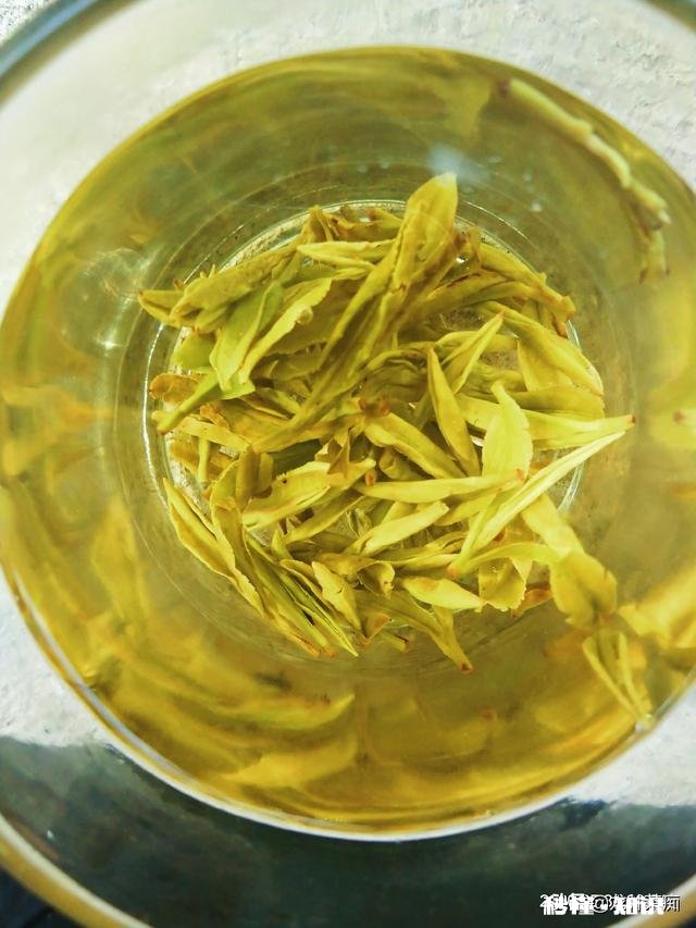 为什么绿茶泡出来的茶汤那么脏，铁观音泡出的茶汤那么清澈