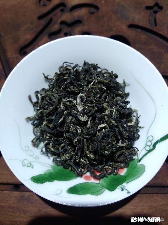 为什么绿茶泡出来的茶汤那么脏，铁观音泡出的茶汤那么清澈