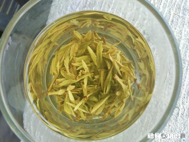 为什么绿茶泡出来的茶汤那么脏，铁观音泡出的茶汤那么清澈