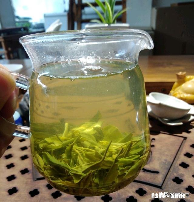 为什么绿茶泡出来的茶汤那么脏，铁观音泡出的茶汤那么清澈