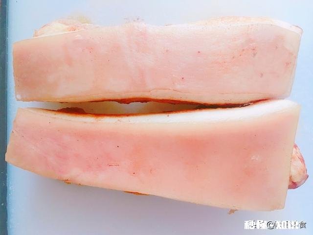 生烤脆皮五花肉没有松针，直接刷盐和食粉行吗怎么做好吃