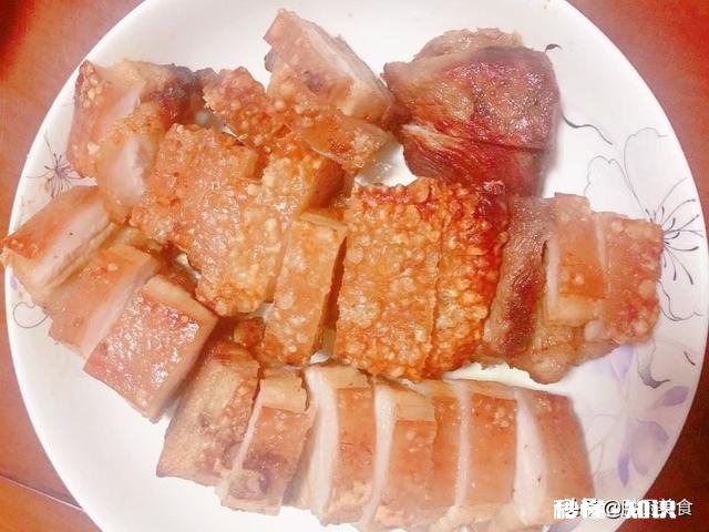 生烤脆皮五花肉没有松针，直接刷盐和食粉行吗怎么做好吃
