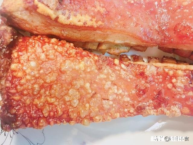 生烤脆皮五花肉没有松针，直接刷盐和食粉行吗怎么做好吃