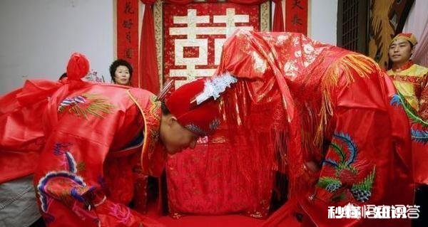 男方和女方都在城市工作，男方家城市的，非要去女方家农村县城办婚礼合理吗