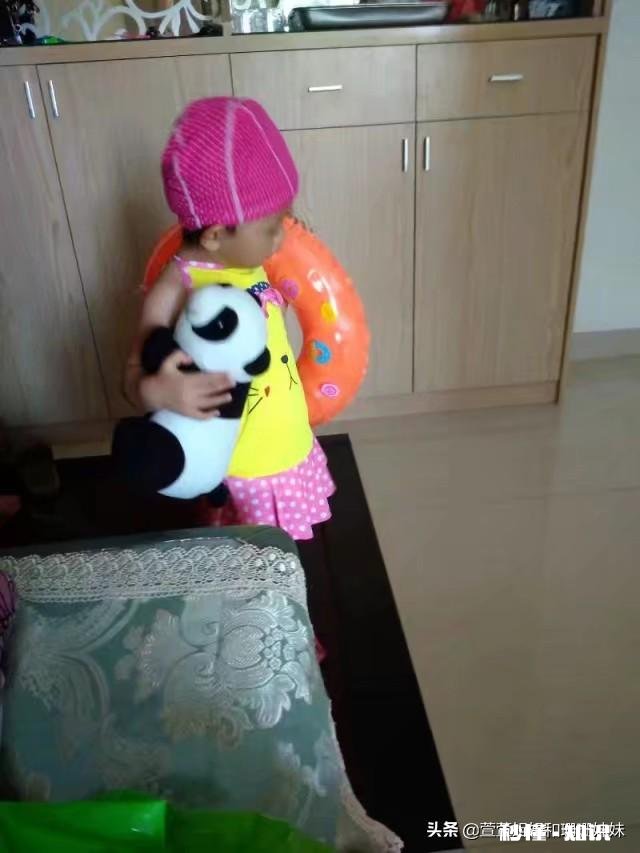 小宝2岁多，不喜欢盖被子，每天晚上都要盖无数次的被子，有什么好的方法