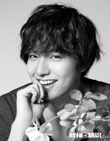 一个假期不理发的男生，你们还能坚持多久任由头发肆意生长，还是准备换个新发型