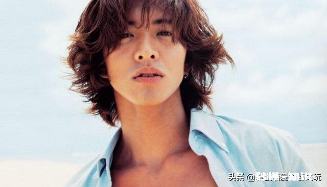 一个假期不理发的男生，你们还能坚持多久任由头发肆意生长，还是准备换个新发型