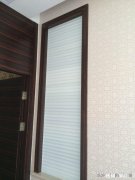 在卫生间安装一个百叶窗好不好