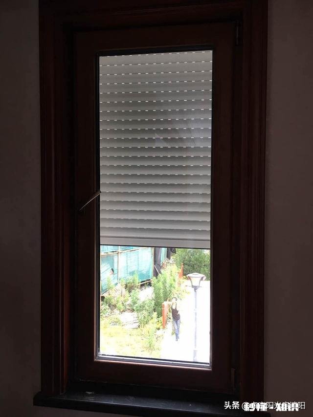 在卫生间安装一个百叶窗好不好