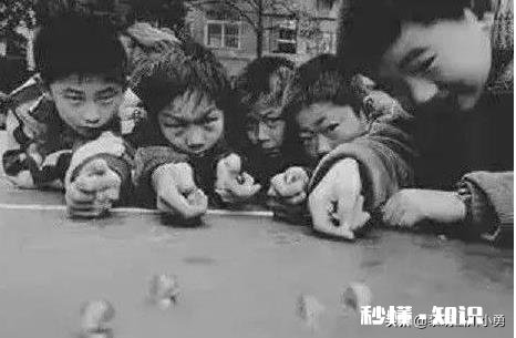 分享下小时候夏季瓜田偷瓜，小河捉鱼洗澡，下雨捉青蛙，晚上摸金蝉的趣事如何