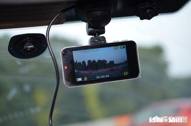 各位哪个牌子的行车记录仪清晰度高夜视效果好点