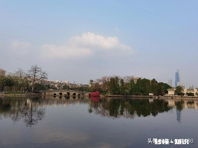 常炒到许多自媒体大V每天收入几百几千，这些大V的话靠谱吗