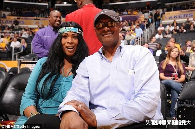 为什么当初科比要告她母亲这是一种什么行为