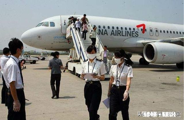 在意留学生到底要不要回国避难