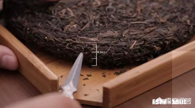 该如何正确撬茶饼