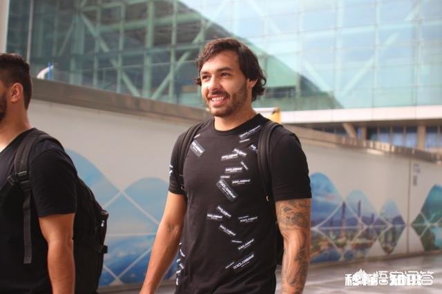 随着外援球员的归化，武磊的留洋深造，国足实力能冲进2022世界杯吗