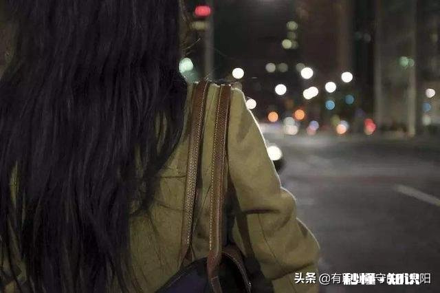 南宁一男子杀害父母在境外落网，其父亲为律师，母亲为大学教授，还有哪些信息值得关注