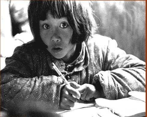 为了不让孩子成为留守儿童，让自己成了留守妈妈，究竟是对是错