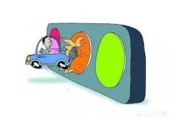 开车在黄灯最后一秒时通过路口，算闯红灯吗