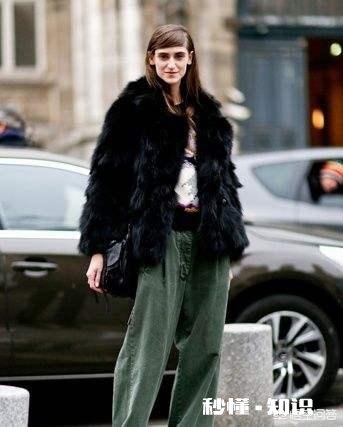 黑色的长衣服配什么颜色的裤子