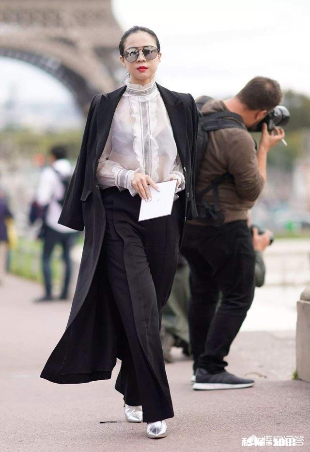 黑色的长衣服配什么颜色的裤子