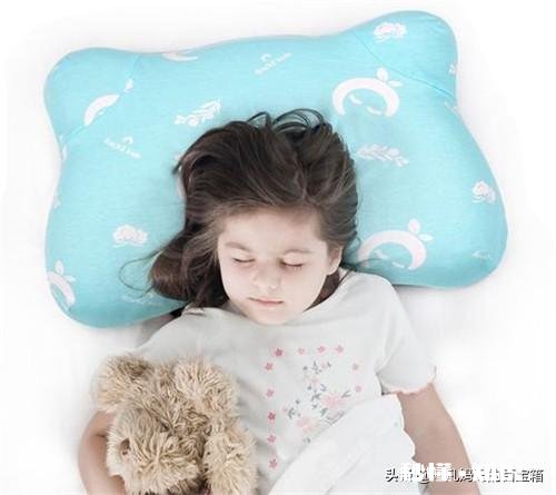 如果宝宝颈部已经出现生理曲线，要不要用枕头