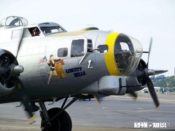 二战战斗机为什么不在机尾部布置机枪来防止被敌人锁定后机身呢