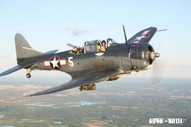 二战战斗机为什么不在机尾部布置机枪来防止被敌人锁定后机身呢