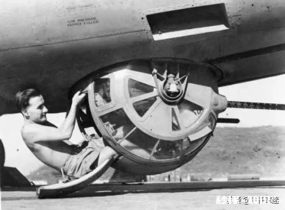 二战战斗机为什么不在机尾部布置机枪来防止被敌人锁定后机身呢