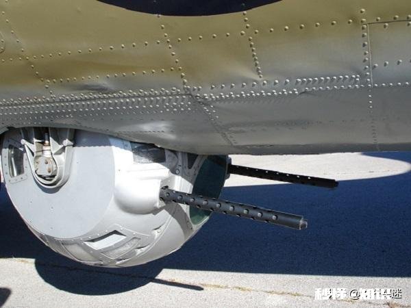 二战战斗机为什么不在机尾部布置机枪来防止被敌人锁定后机身呢