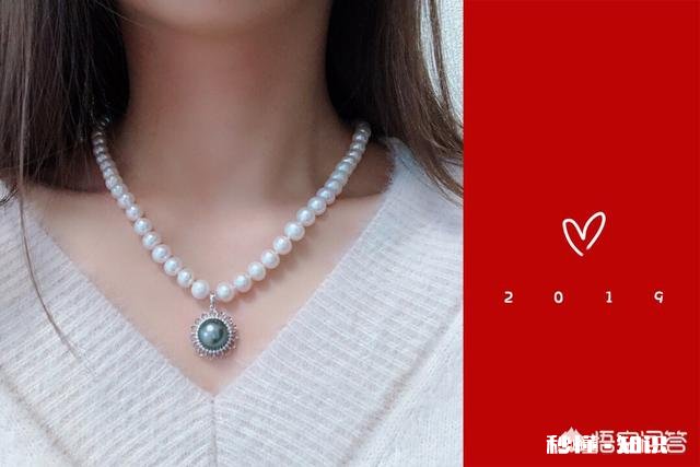 很久没给妈妈买礼物今年送花还是送项链，衣服，送创意蛋糕，还是手动礼物，你有建议吗