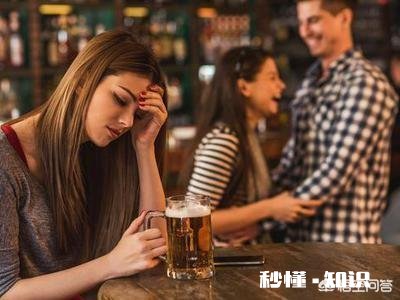 你撞见自己的另一半跟别的异性举止暧昧，会怎么办