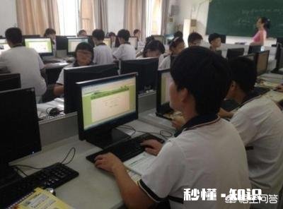 小时候上电脑课的时候为什么老师会要求穿鞋套