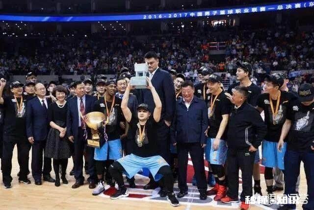 今年的辽宁队和前年的新疆队对比，谁能获得最后总冠军