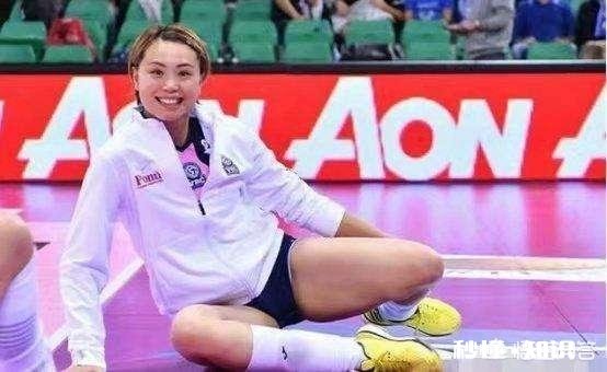 从技术特点上分析，郎导在女排总决赛带上三接应的战术意图是什么