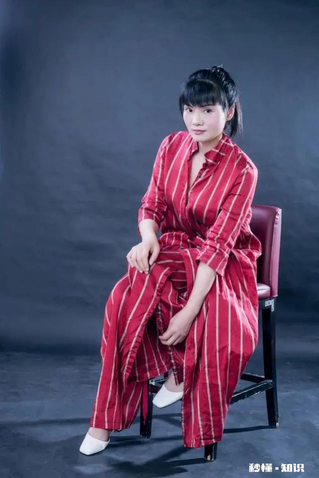 熊芳芳老师是提前退休，还是辞职放弃教师职业