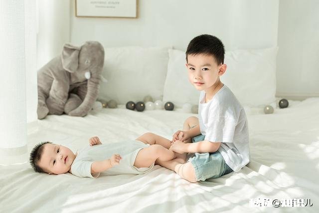 生二胎后怎么处理两岁大宝的心理问题