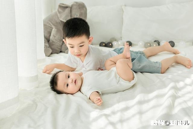 生二胎后怎么处理两岁大宝的心理问题