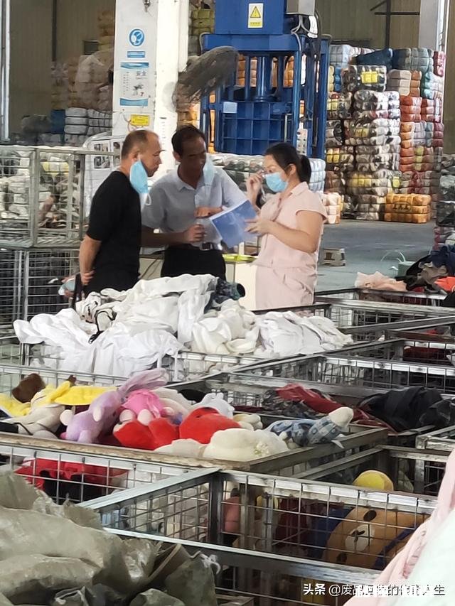 我是70后的，上有老下有小，没有稳定的收入，房贷和生活开销压的我供血不足，我怎么办