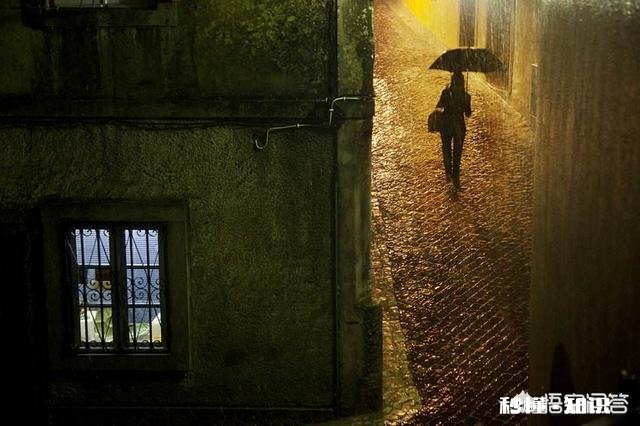 大雨滂沱的夜晚明天又不上班，此刻躲在温暖的被窝里入睡，是不是特幸福的事