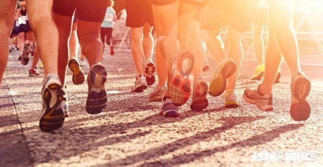 四十四岁，十公里跑四十五分钟，心率120，正常吗