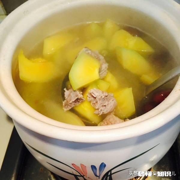 宝宝一直吃不饱，都是因为我奶水太少了，又喝不惯奶粉，老是吐奶。怎么追奶