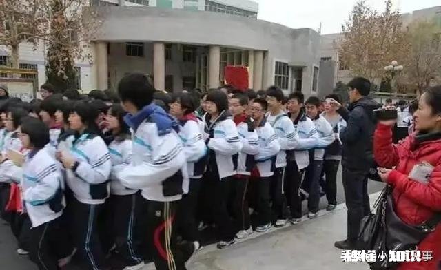 刚刚看到一篇贴子说学校规章制度问题,特别是跑操学习衡水贴紧,我就想问问,2020年衡水还贴紧跑操吗