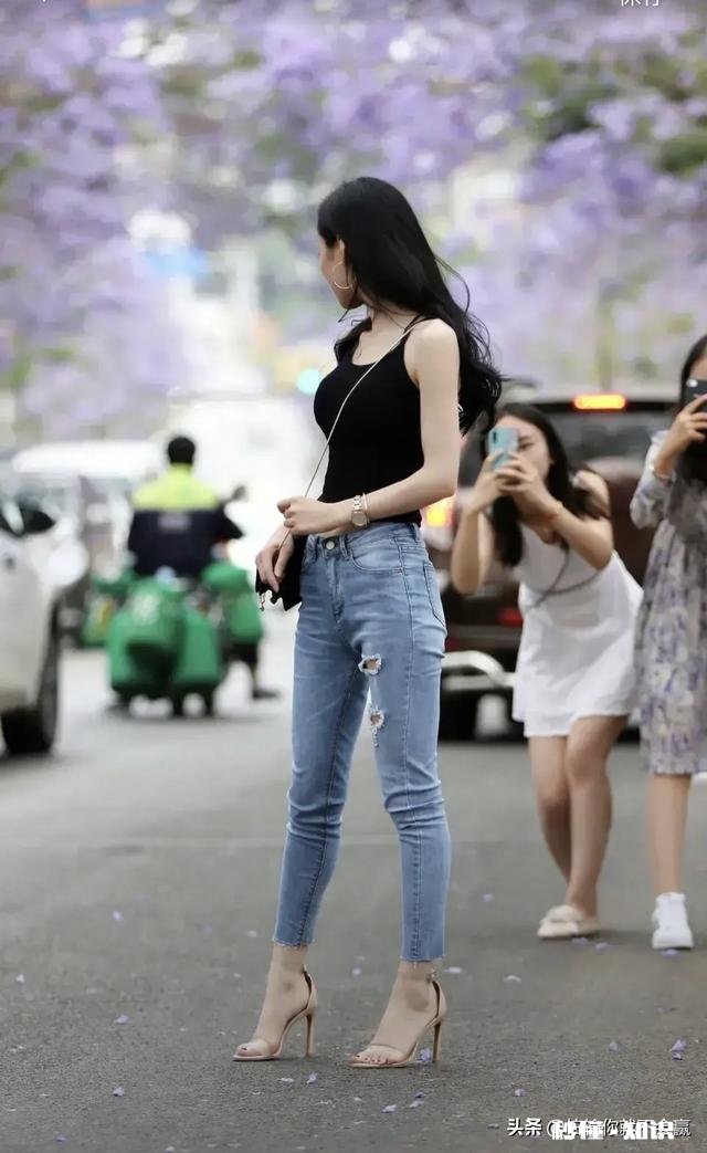 穿了细高跟鞋，有点累，你喜欢细高跟鞋吗穿了什么感觉