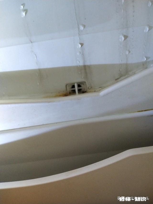 冰箱导水槽在哪里怎么找不到呢全是积水