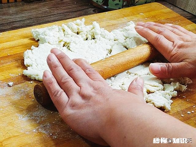 凉面怎么做才能变黄